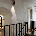 Hisa Linhart, & Restaurant 2*