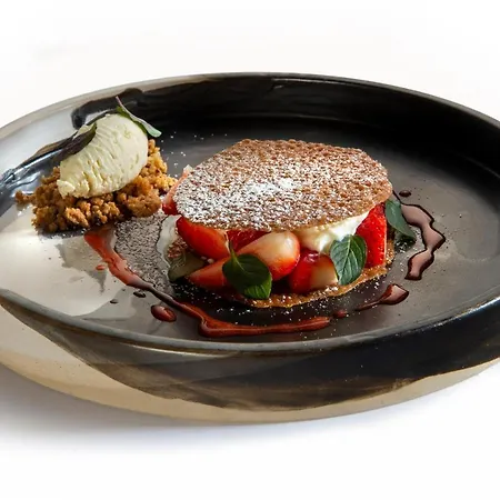 Hisa Linhart, & Restaurant