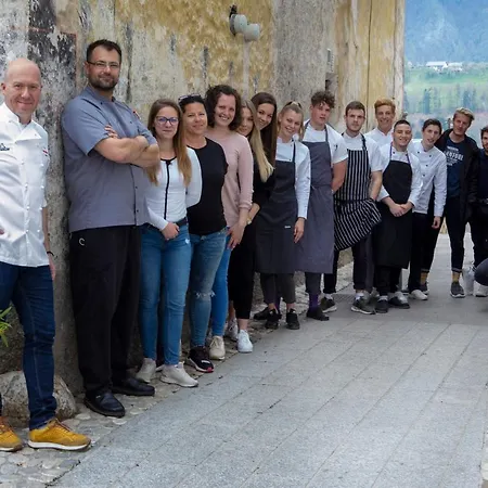 Hisa Linhart, & Restaurant Hotel Radovljica