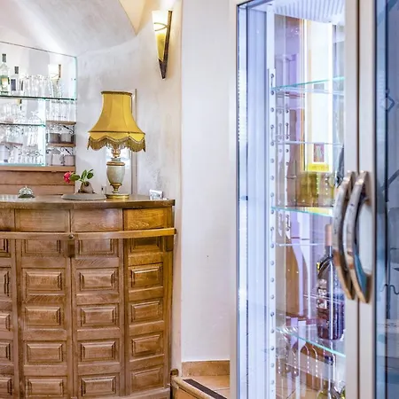 Hisa Linhart, & Restaurant Hotel Radovljica