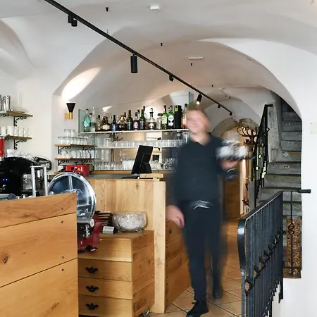 Hisa Linhart, & Restaurant ホテル