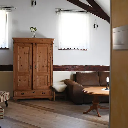 Hisa Linhart, & Restaurant فندق