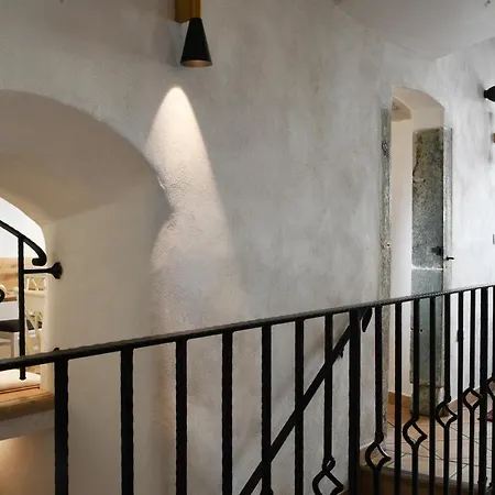 Hisa Linhart, & Restaurant 2*