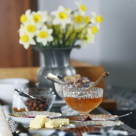 Hisa Linhart, & Restaurant 2*