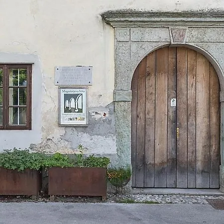 Hisa Linhart, & Restaurant 2*