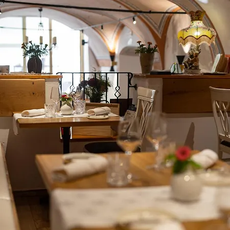 Hisa Linhart, & Restaurant Hotel Radovljica