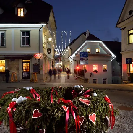 Hisa Linhart, & Restaurant