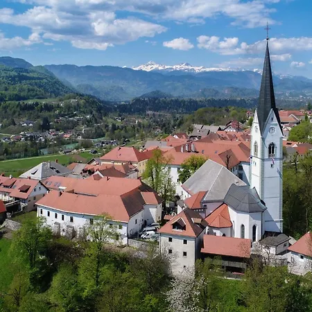 Hisa Linhart, & Restaurant 2*