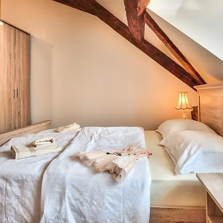 Hisa Linhart, & Restaurant Hotel Radovljica