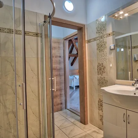 Hisa Linhart, & Restaurant