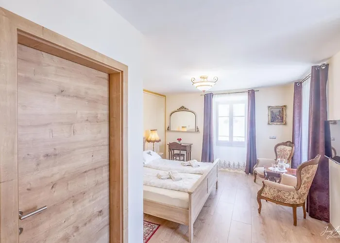 Hisa Linhart, & Restaurant فندق