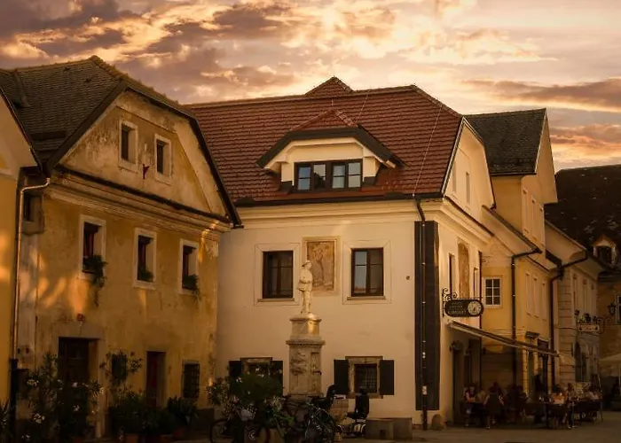 Hisa Linhart, & Restaurant فندق