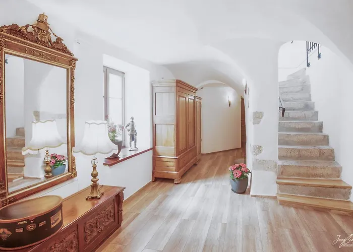 Hisa Linhart, & Restaurant Hotel Radovljica