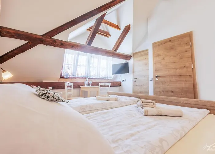 Hisa Linhart, & Restaurant Hotel