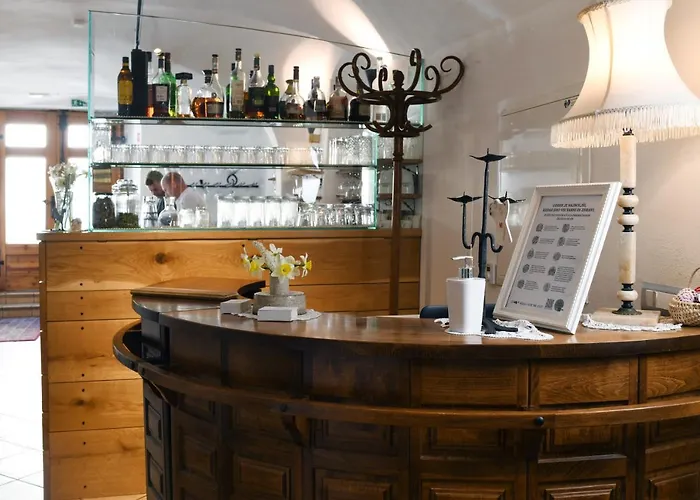 Hisa Linhart, & Restaurant Hotel Radovljica