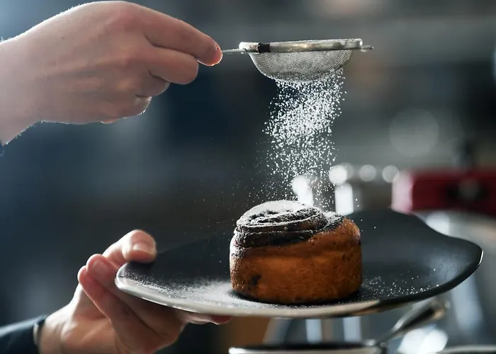 Hisa Linhart, & Restaurant 2*