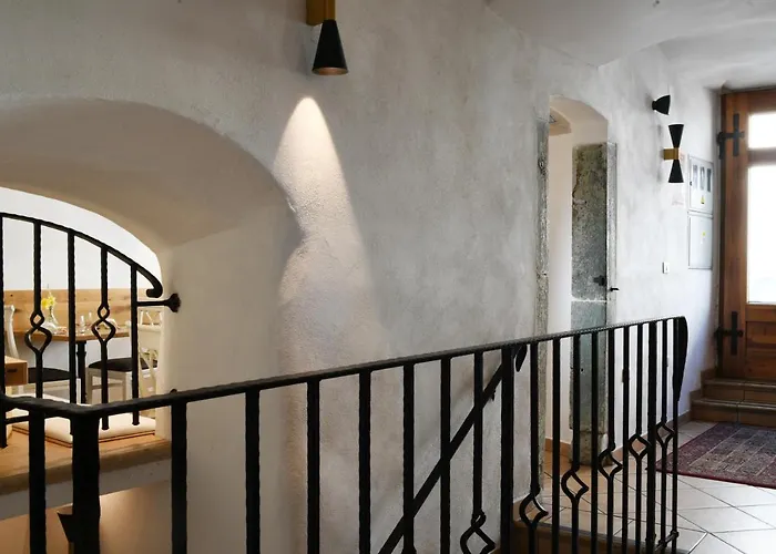 Hisa Linhart, & Restaurant 2*