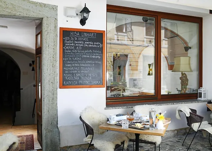 Hisa Linhart, & Restaurant