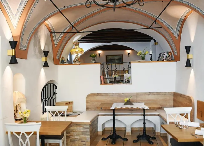 Hisa Linhart, & Restaurant Hotel 2*