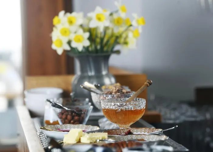 Hisa Linhart, & Restaurant 2*