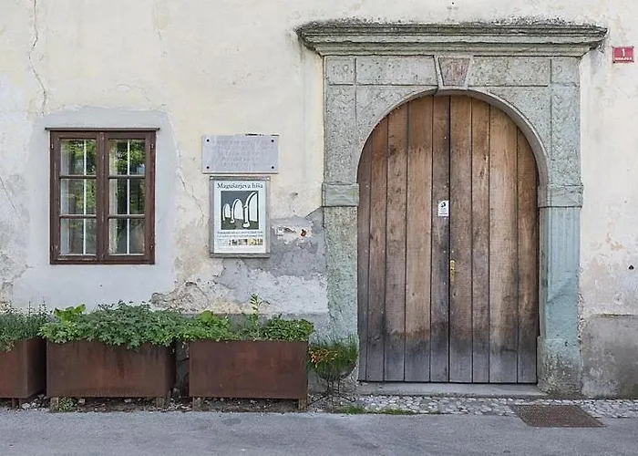 Hisa Linhart, & Restaurant 2*