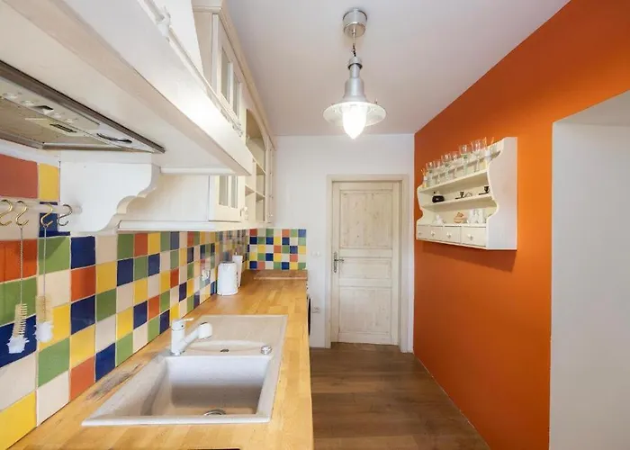 Hisa Linhart, & Restaurant Radovljica