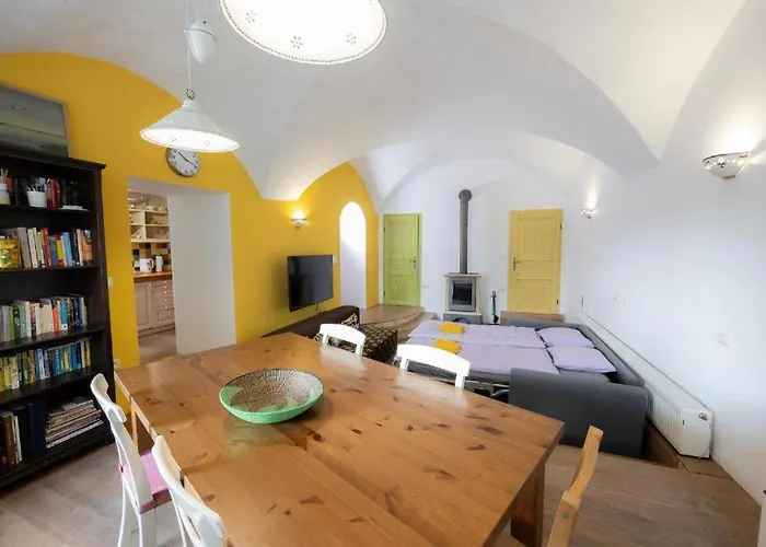 Hisa Linhart, & Restaurant Hotel 2*