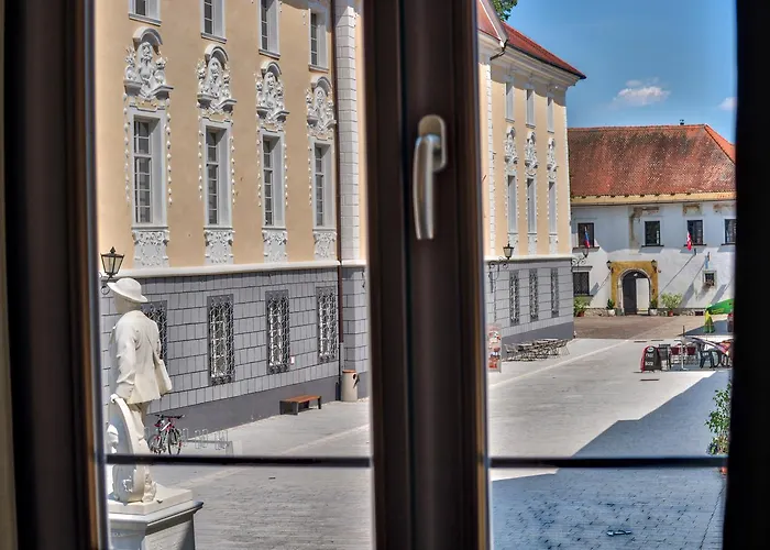 Hisa Linhart, & Restaurant Hotel Radovljica