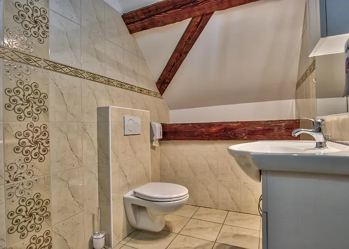 Hisa Linhart, & Restaurant 2*