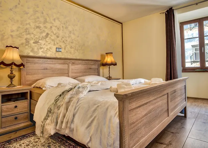 Hisa Linhart, & Restaurant Hotel Radovljica