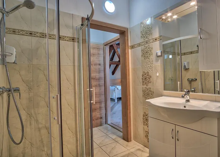 Hisa Linhart, & Restaurant