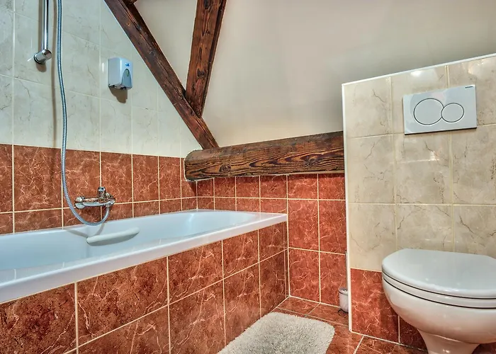 Hisa Linhart, & Restaurant Hotel Radovljica