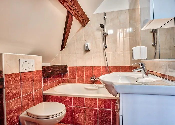 Hisa Linhart, & Restaurant 2*